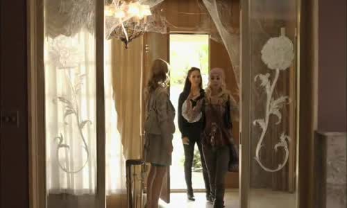 Dívka odjinud S01E07 Arachnofaebie (Lost Girl) Cz avi