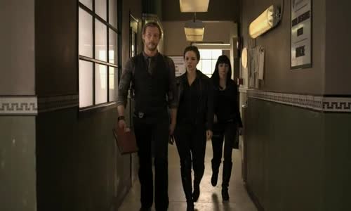 Dívka odjinud S01E10 Špatný vliv (Lost Girl) Cz avi