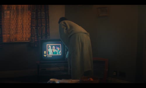 Černé zrcadlo S06E05 (027) (2023 FHD) Démon 79 (SƊ) mp4