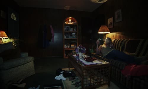 S ledovým klidem - Poker Face S01E01 Ruka mrtvého muže (2023) CZ Dabing mkv