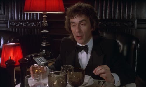 Arthur, o Milionário Sedutor (Arthur, 1981) WEBRip 1080p Dublagem Clássica Herbert Richers mkv