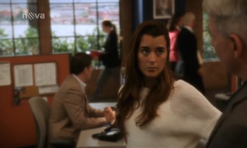 NCIS 09x22 TVrip CZ-Hrátky s ohněm (Playing with Fire) mkv