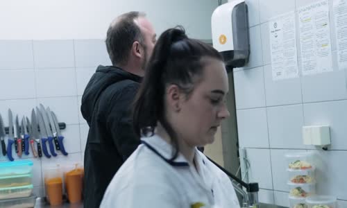 Na nože S04E09 - Zoraya mp4