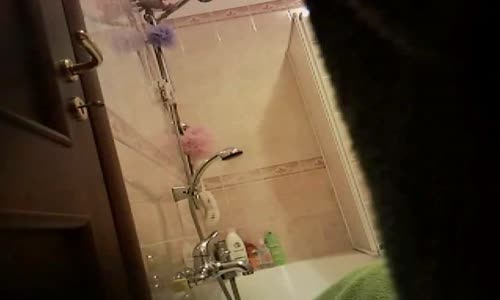 Tajně šmírování sestry v koupelně kamerou VOYEUR VIDEO flv