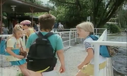 Medvědi nic nevědí ( 1994 ) - 03 Zátoka papoušků_High mp4