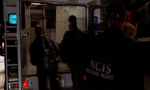 NCIS 04x06 DVDrip CZ-Hon na čarodějnice (Witch Hunt) avi