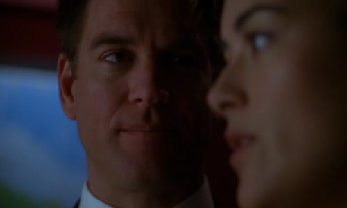 NCIS 06x23 DVDrip CZ-Legenda 2 část (Legend Part 2) avi